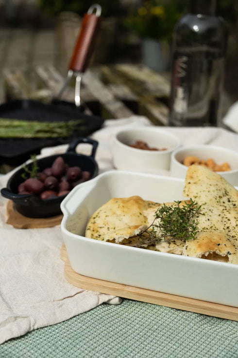 Ugnsform med bricka av bambu