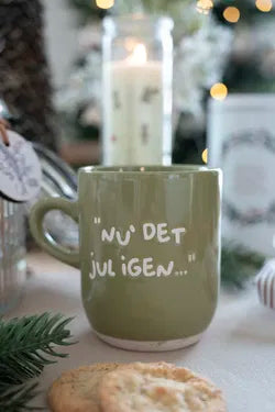 Textmugg, Nu det jul igen, H 9,5 cm, Grön
