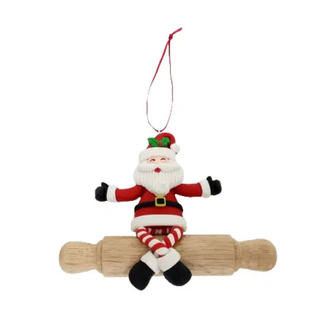 Tomte sitter på kavel för upphängning, H 11cm, Röd